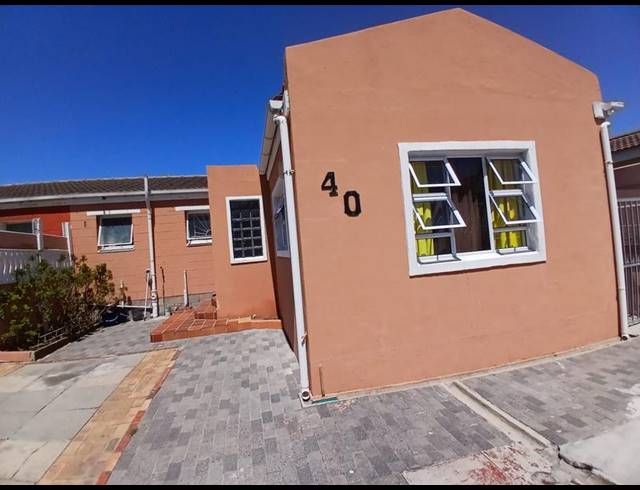 3 BEDROOM HOUSE FOR SALE IN ROCKLANDS